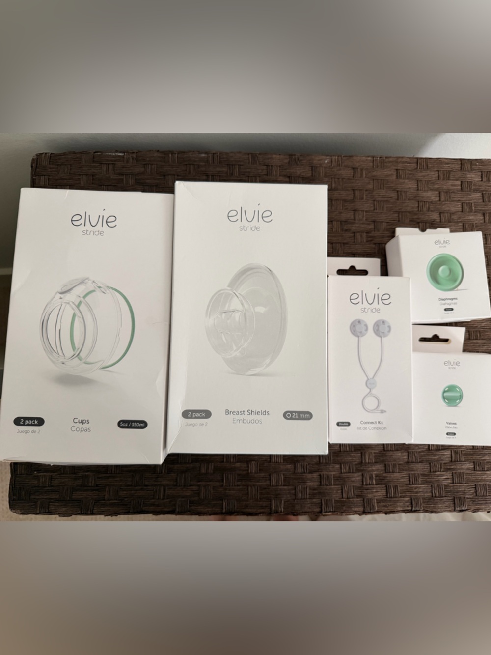 Elvie Replacement Cups & Accessories in Clear with Mint Accents